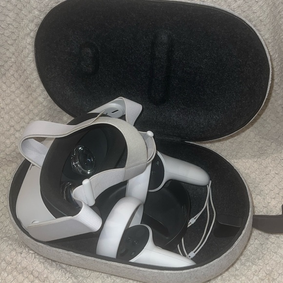 Oculus Quest 2 64gb - Picture 1 of 5